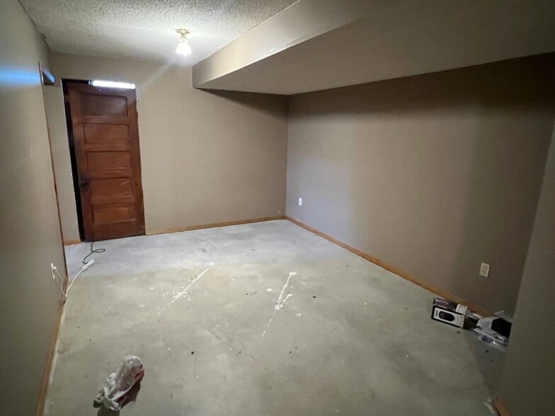 Building Photo - 607 James St NE