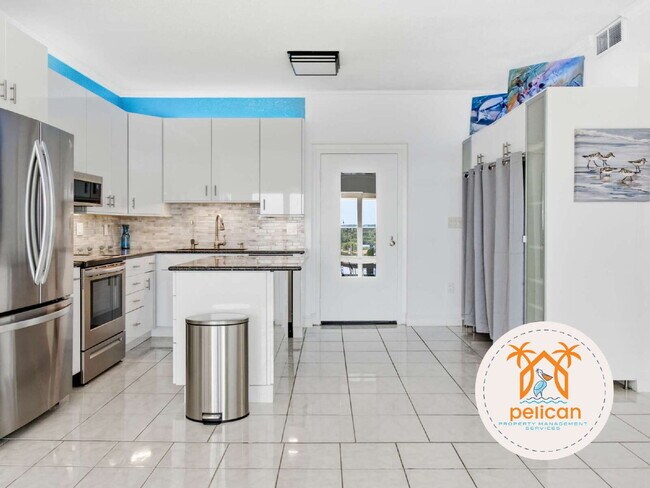 Building Photo - 825 Bayshore Dr