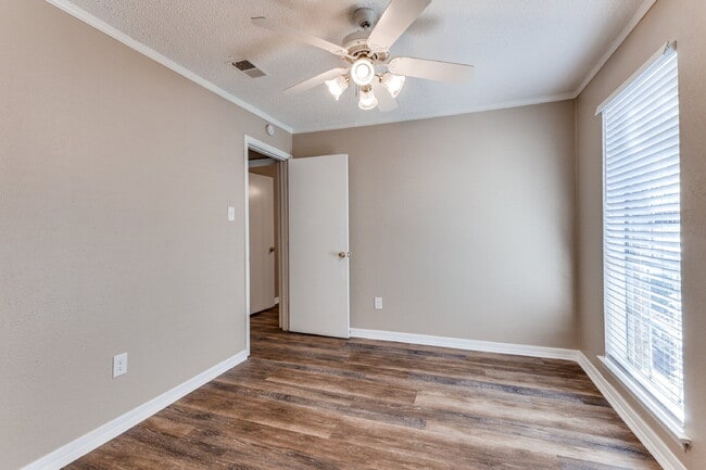 Building Photo - Modern 3-Bedroom Home with Vaulted Ceilings & Covered Patio