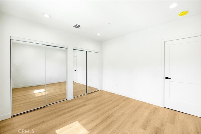 Building Photo - 4038 Somers Ave