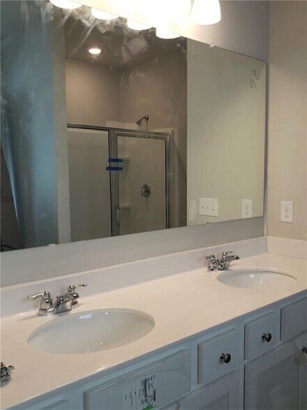 Building Photo - 121 Valimar Dr