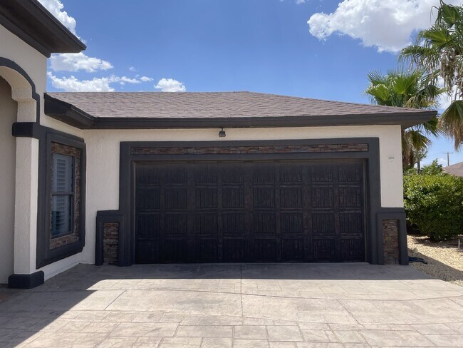 Building Photo - 3132 Tunnel Point Way