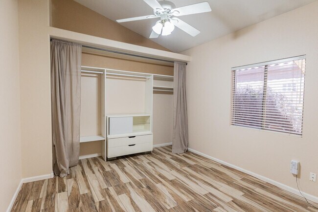 Building Photo - 7421 S Kachina Dr