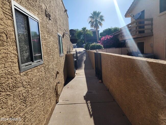 Building Photo - 14047 N Edgeworth Dr