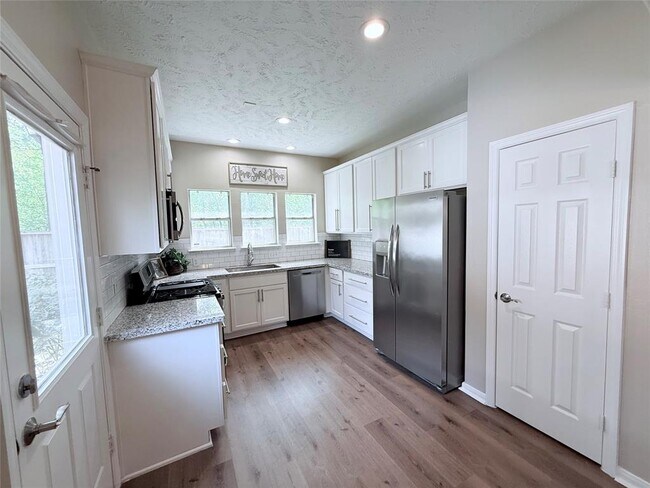 Building Photo - 87 N Avonlea Cir
