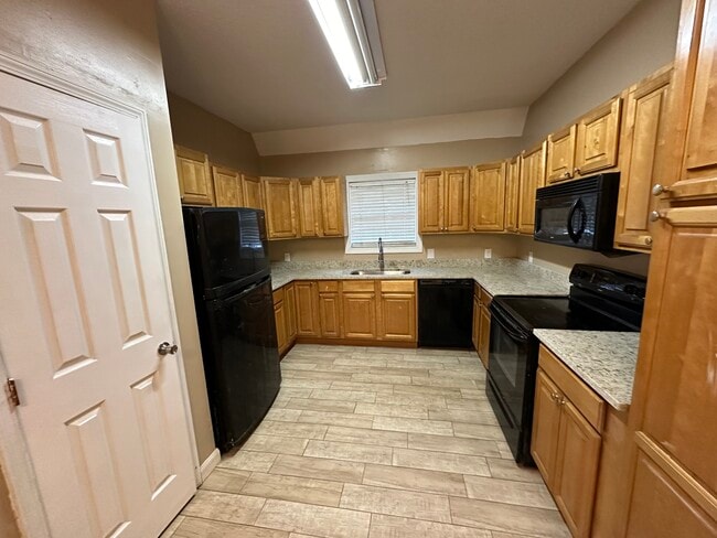 Kitchen - 5 Laudeac Ct