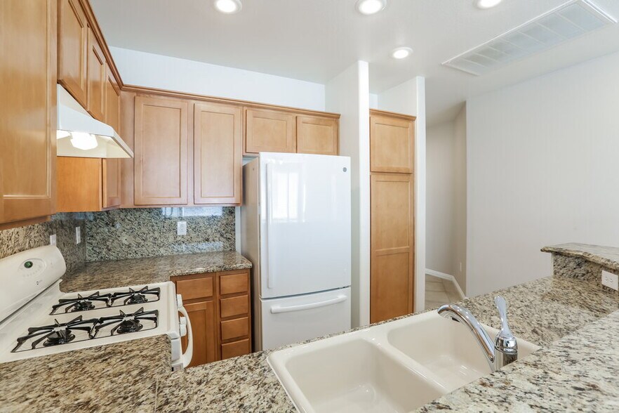 Building Photo - 10223 Villa ARCENO Ave