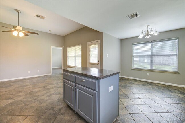 Building Photo - 6815 Dolan Bluff Ln