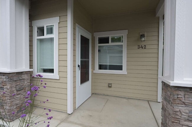 Building Photo - 2 bed 2 bath 2 car garage, in Sequim