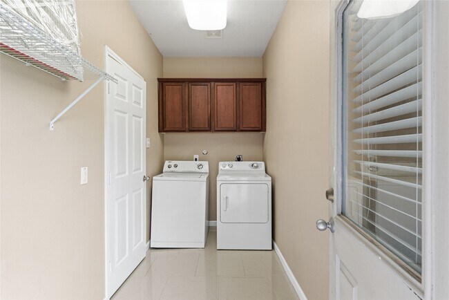 Building Photo - 8234 Hall View Dr