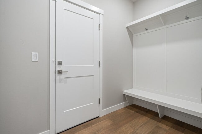 Building Photo - Newer 4-Bedroom Home in Bremerton