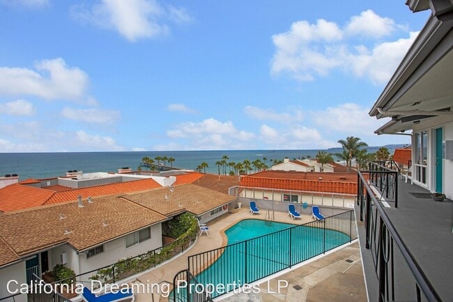 Building Photo - 520-524 Avenida Victoria
