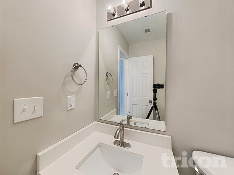 Building Photo - 882 Anchor Way NE