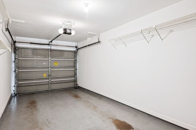 Building Photo - Ground Floor 2 Bed / 2 Bath with New Flooring