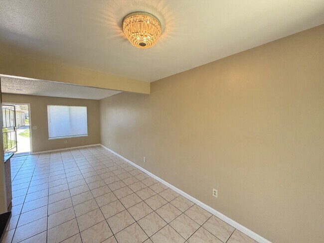 Building Photo - MOVE IN SPECIAL 1/2 THE FIRST MONTH'S RENT!