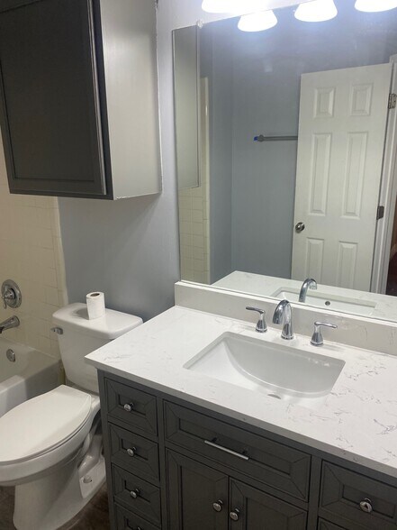 Building Photo - 4505 Scenic Dr