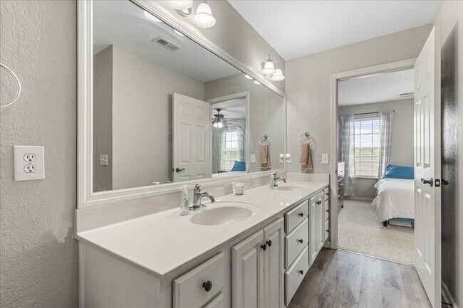 Building Photo - 410 Ashbury Cir