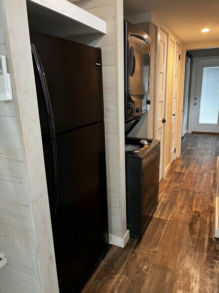 Building Photo - 4 Lakefront Cir