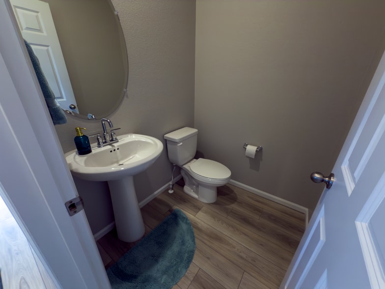 Building Photo - 752 N Shawnee St