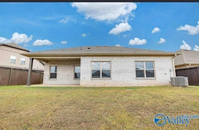 Building Photo - 203 Portrait St