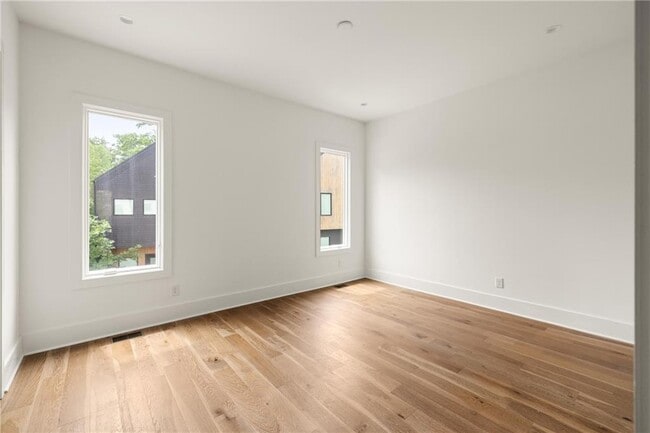 Building Photo - 10904 Serenbe Ln