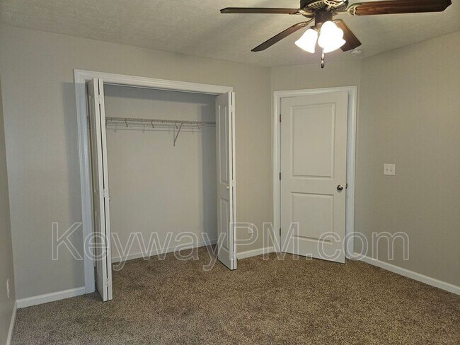 Building Photo - 905 Glenhaven Dr