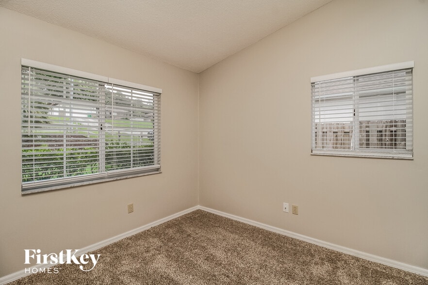 Building Photo - 1811 E Cooper Dr