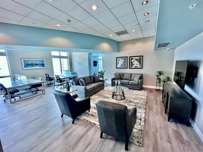 Building Photo - 300 S Biscayne Blvd