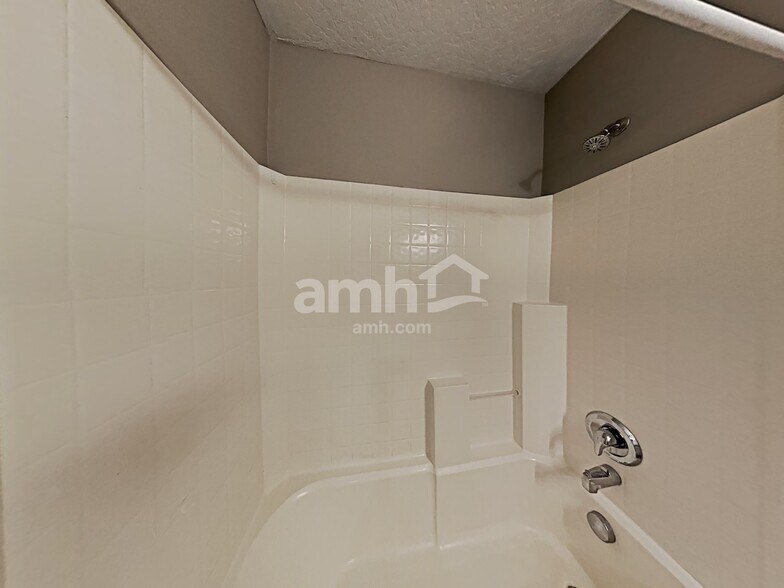 Building Photo - 1038 N Cambrick Dr