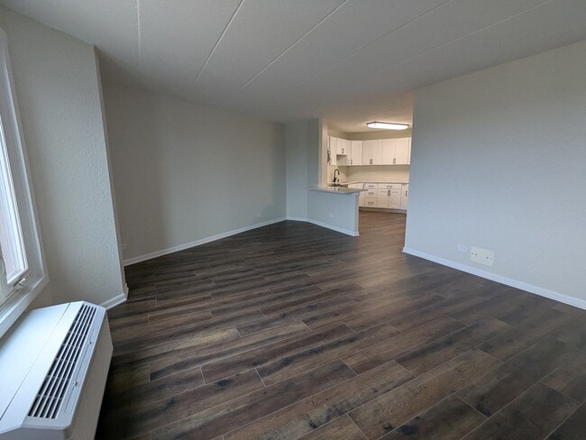 Building Photo - 1 Renaissance Pl