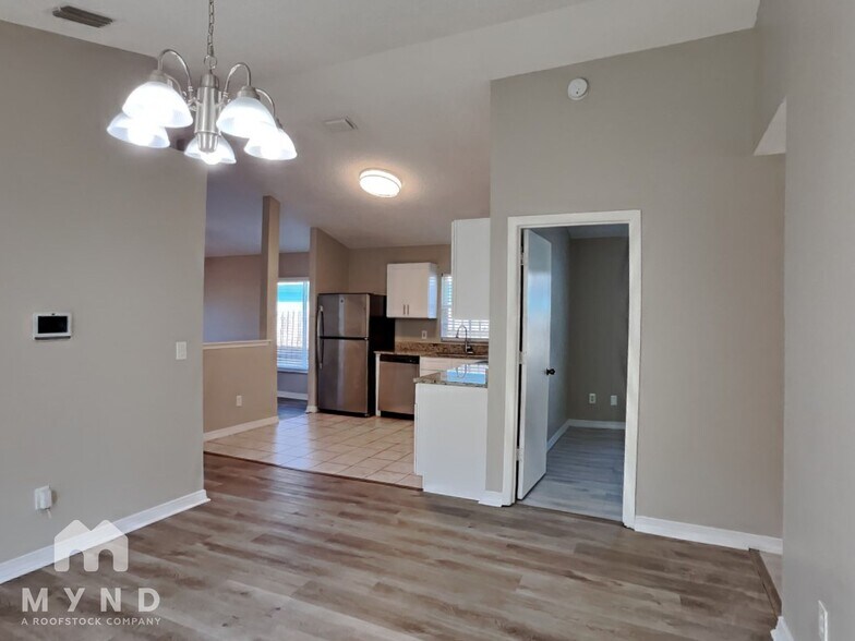 Building Photo - 9591 Lupine Ave