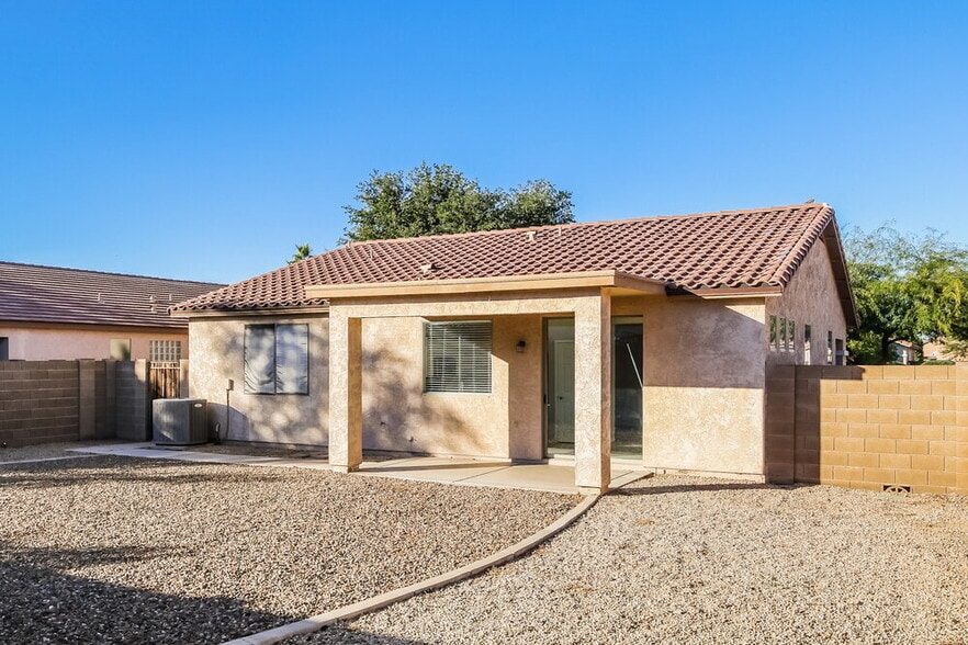 Building Photo - 1931 S Noble