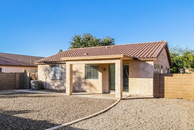 Building Photo - 1931 S Noble