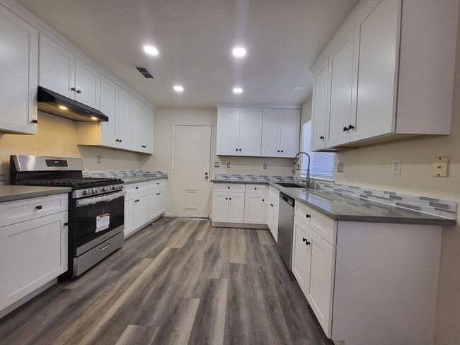 Building Photo - Great Location! 3BD and 2BA
