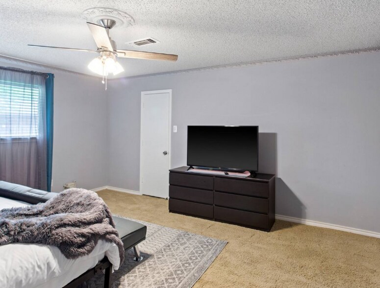 Building Photo - 1209 Randy Dr