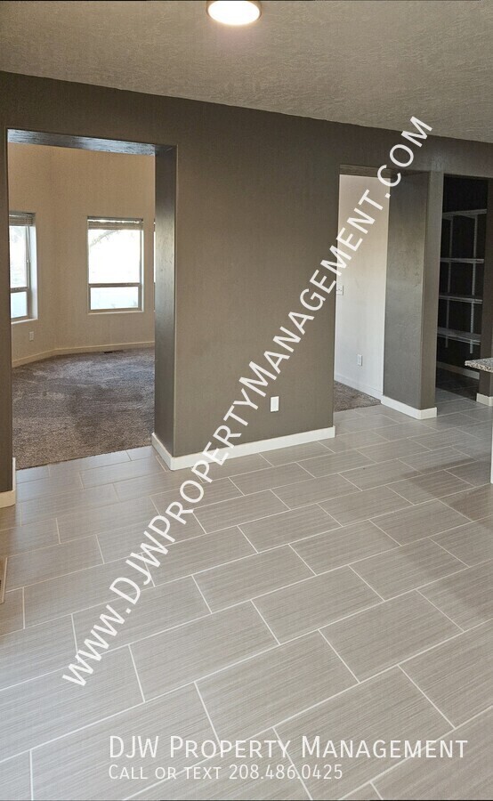 Building Photo - 3004 N LeBlanc Way