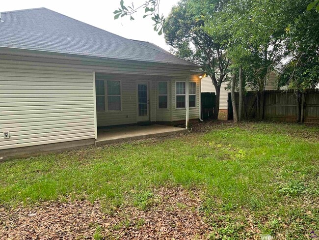 Building Photo - 208 Camelot Pl