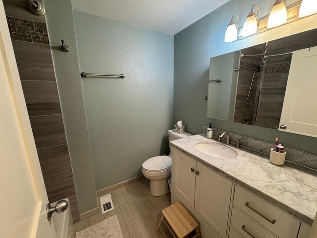 Building Photo - 3bd/3ba Edmonds Home