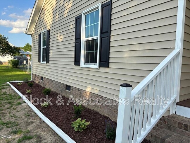 Building Photo - 170 Devin Dr