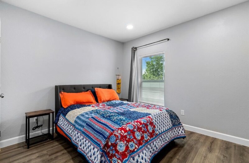 Building Photo - 9413 Clinton Dr