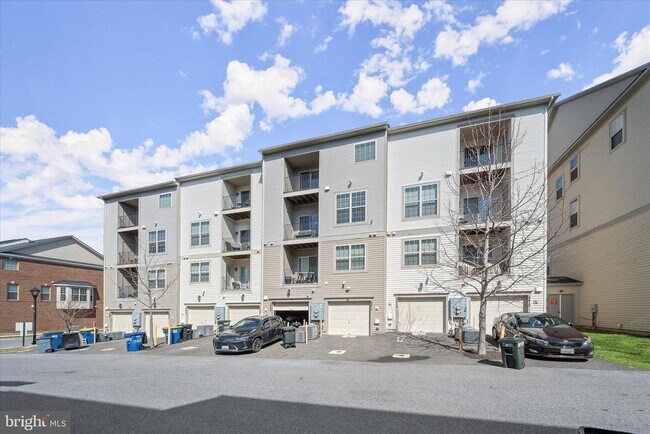 Building Photo - 9411 Geaton Park Pl