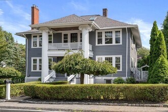 Building Photo - 542 Eliot St