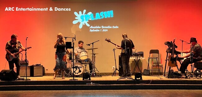 Building Photo - Golfside Villa