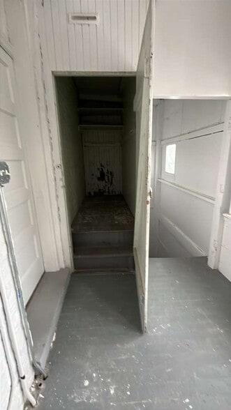 Building Photo - 2311 S Central Ave