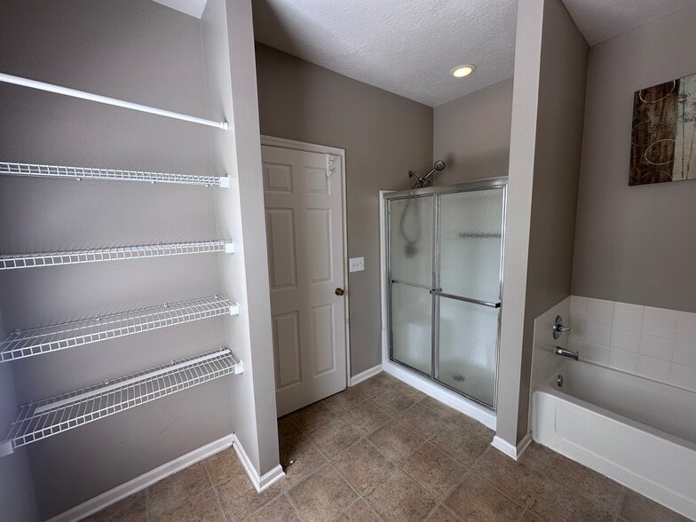 Building Photo - 6015 Craughwell Ln