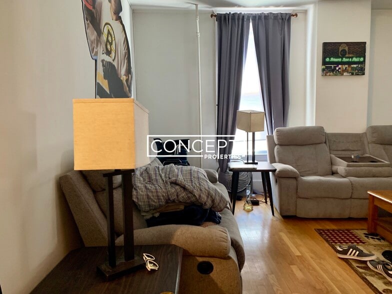 Building Photo - 38 Newton St