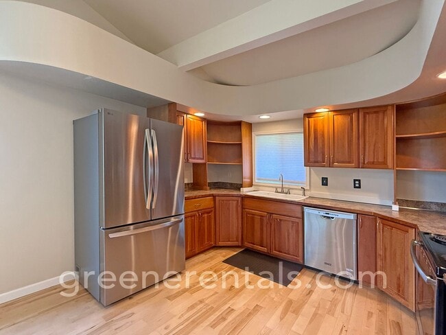 Building Photo - Waterfront Rambler on Summit Lake