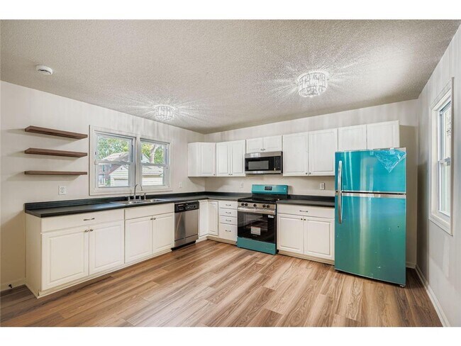 Building Photo - 610 Fairview Ave N