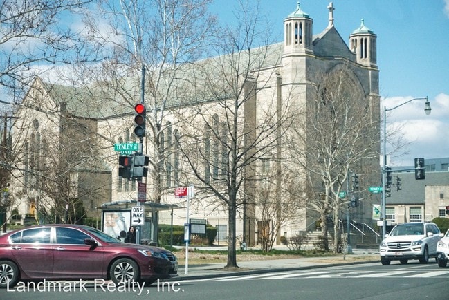 Building Photo - 4105 Wisconsin Ave NW