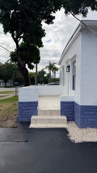 Building Photo - 414 Phippen Waiters Rd